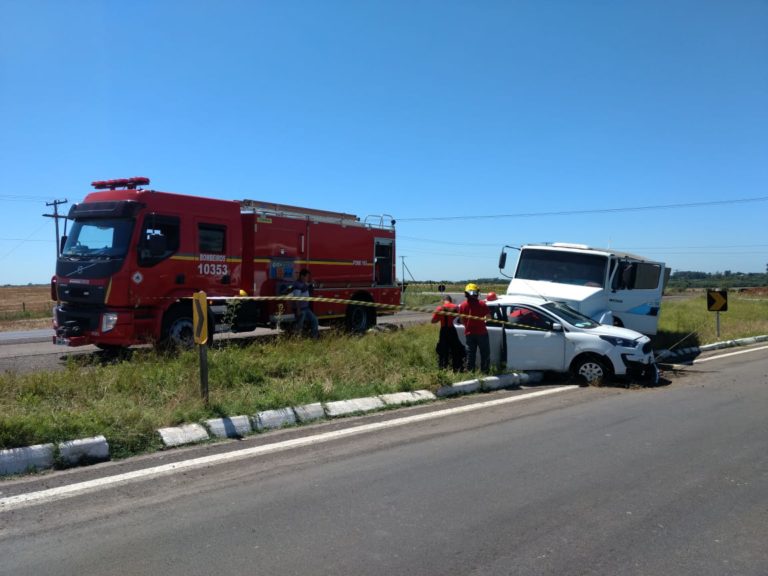 Colisão entre carro e caminhão deixa dois mortos em São Sepé