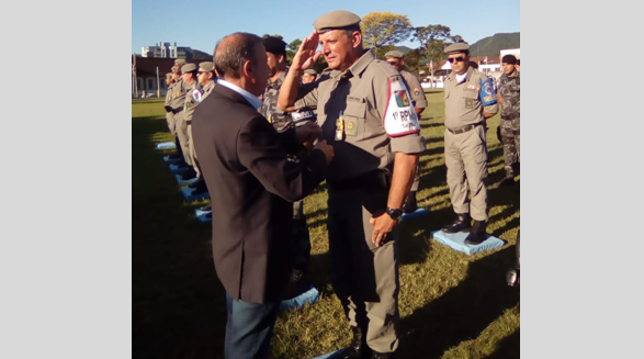 Comandante da Brigada Militar de São Sepé recebe honraria