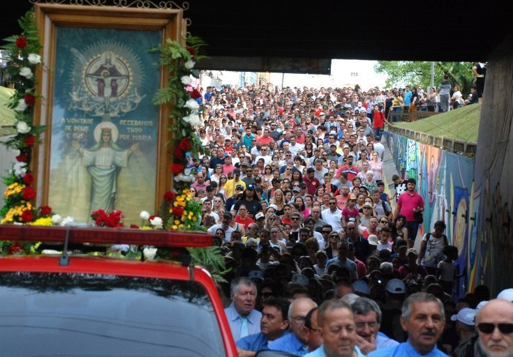 Romaria da Medianeira leva milhares de pessoas às ruas de Santa Maria