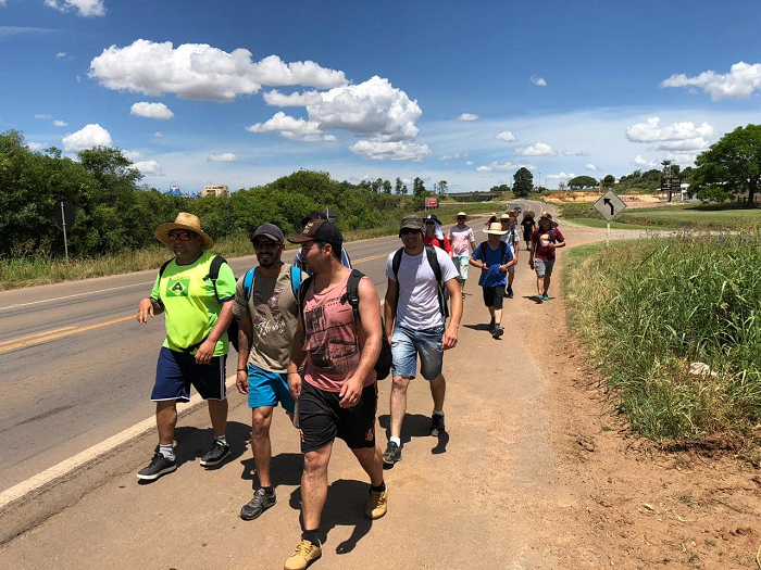 Grupo percorre a pé trajeto de São Sepé a Santa Maria