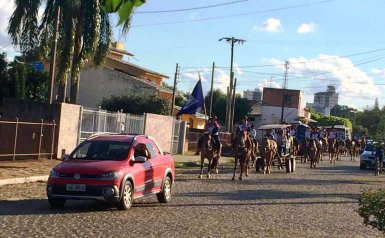CTG Pingo Amigo realizou cavalgada solidária