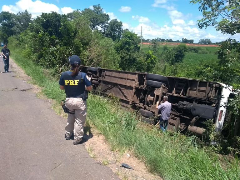 Acidente com ônibus deixa 16 pessoas feridas em Santa Maria