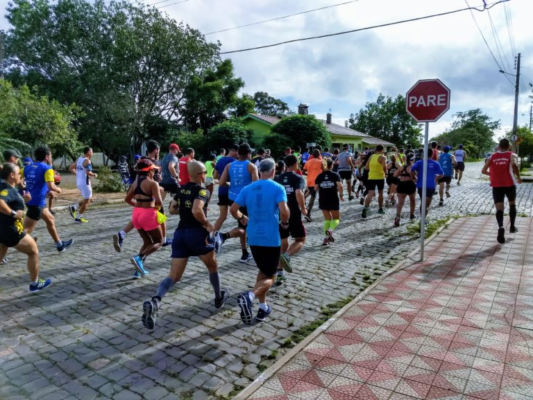 Mais de cem atletas participaram do 4º Desafio Balneário das Tunas