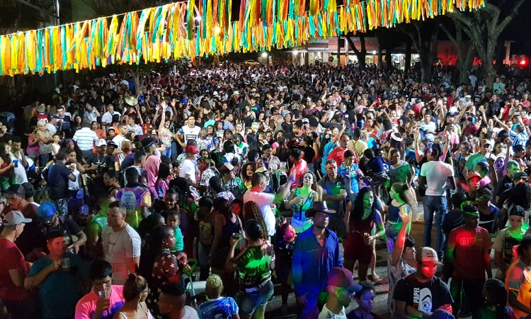 Primeira noite do Carnaval de Rua teve grande público em São Sepé
