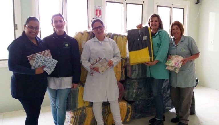 Ação solidária articulada por sepeense doa cobertores e lençóis ao Hospital Santo Antônio