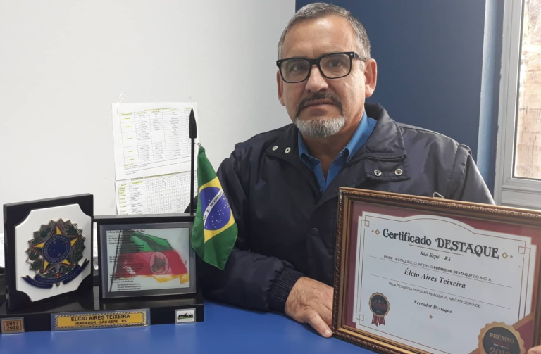 Vereador Elcio Teixeira recebe prêmio destaque