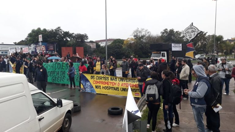 Quarta-feira é de protestos contra cortes no orçamento de universidades