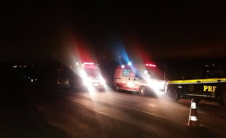 Carreta tomba, e caminhoneiro morre na BR-158 em Júlio de Castilhos