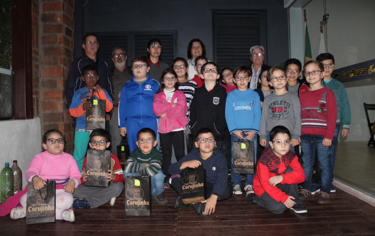 Crianças de São Sepé recebem óculos doados pelo Rotary Club