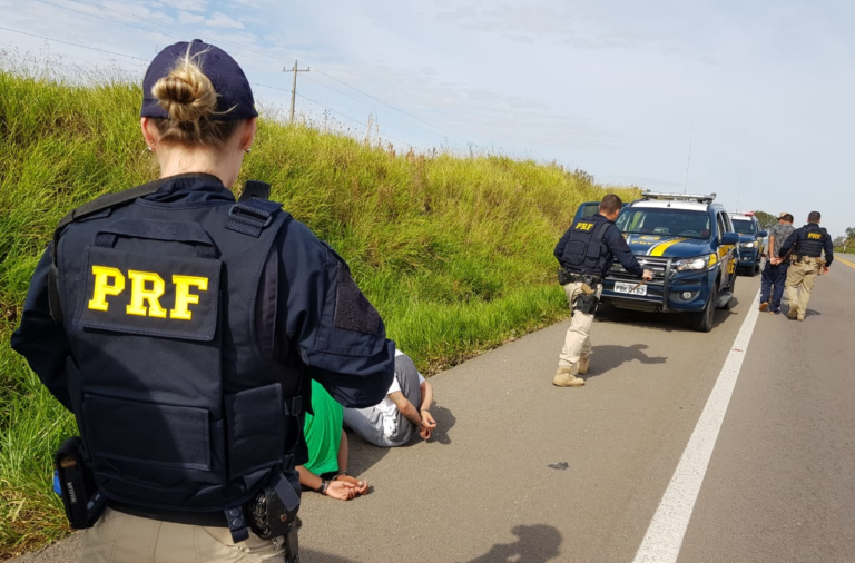 PRF prende cinco criminosos na BR-392 em Caçapava do Sul