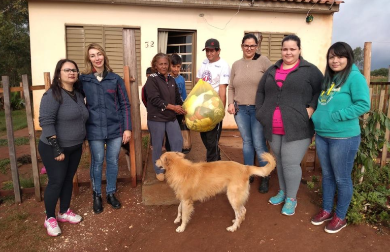 Alunos do Instituto Tiaraju entregam doações às famílias carentes de São Sepé