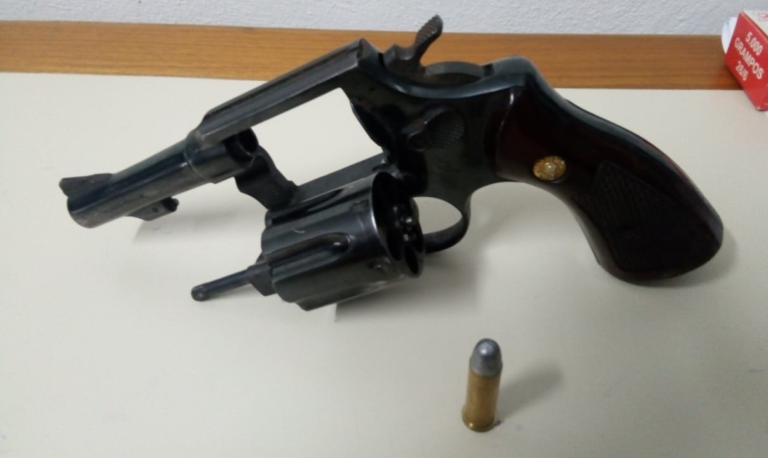 Homem é detido com revólver em Formigueiro