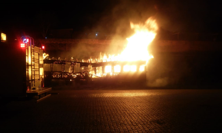 Incêndio destrói vagão na Gare em Santa Maria