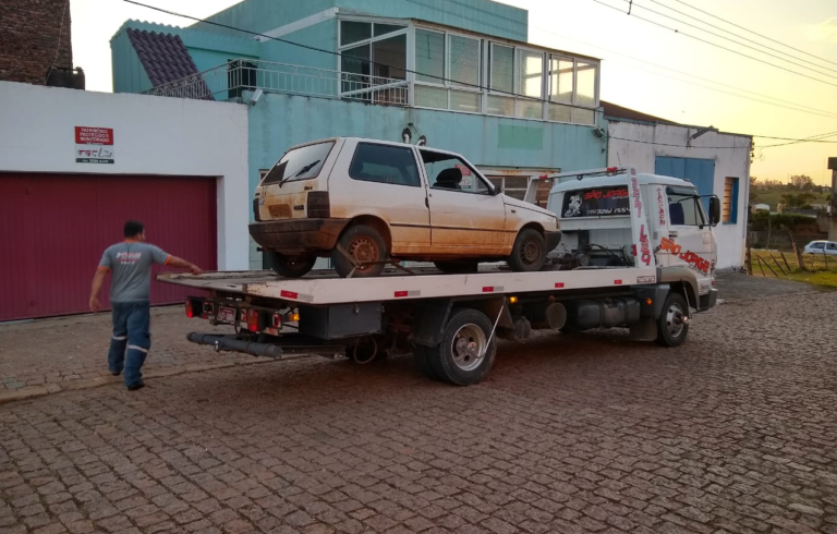 Carro com motor adulterado e licenciamento vencido é recolhido em São Sepé