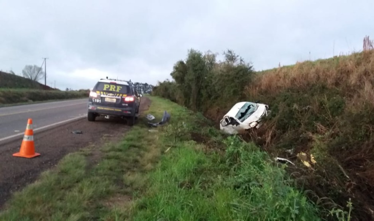 Motorista morre após carro sair da pista e bater contra barranco na BR-158