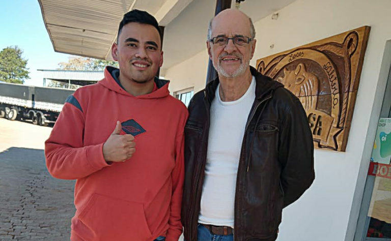 Ator Marcos Caruso almoça em restaurante de São Sepé