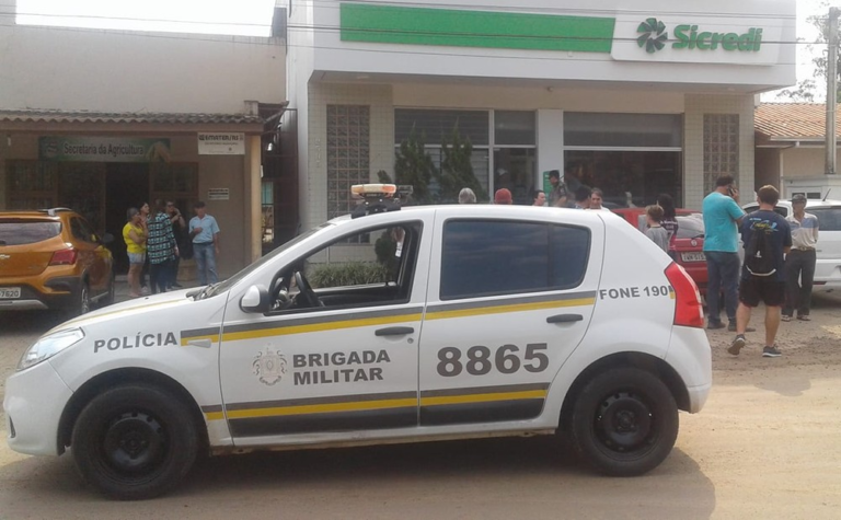 Assaltantes fazem refém em ataque a agência bancária no Litoral Norte