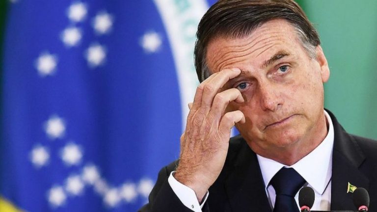 Bolsonaro sanciona projeto que amplia posse de arma no campo