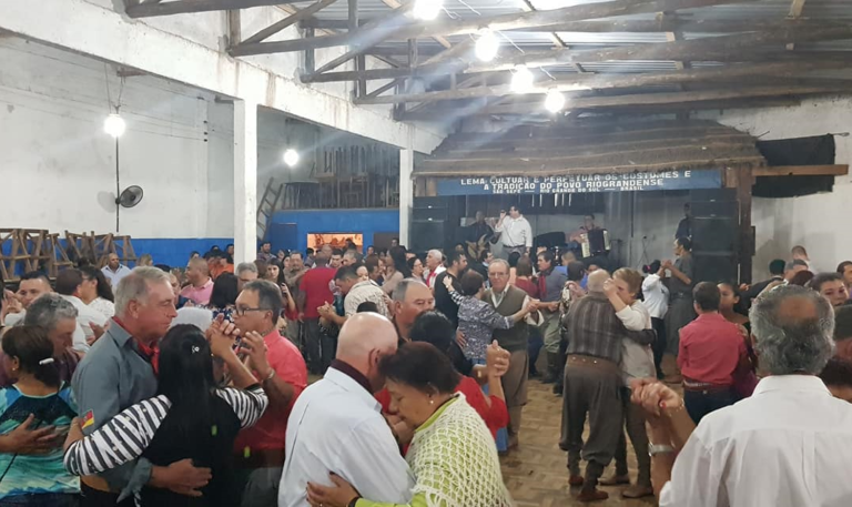 Baile do Tio Lautério é sucesso de público em São Sepé