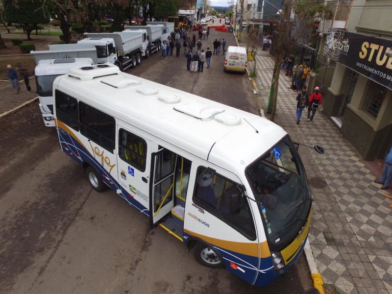 Ato marcou entrega de veículos, máquinas e obras em São Sepé