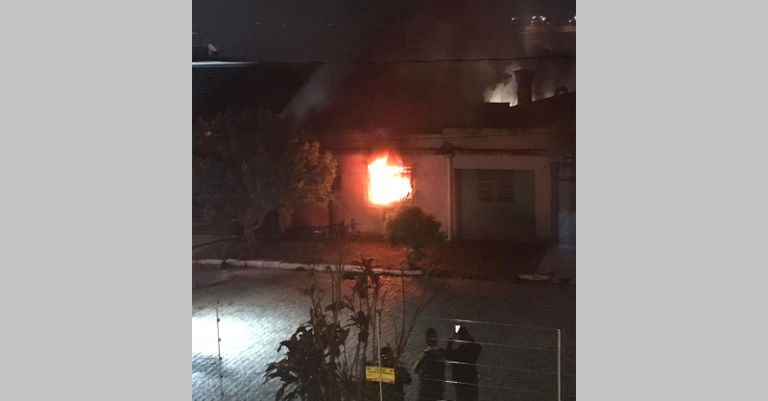 Bombeiros controlam incêndio em residência em São Sepé