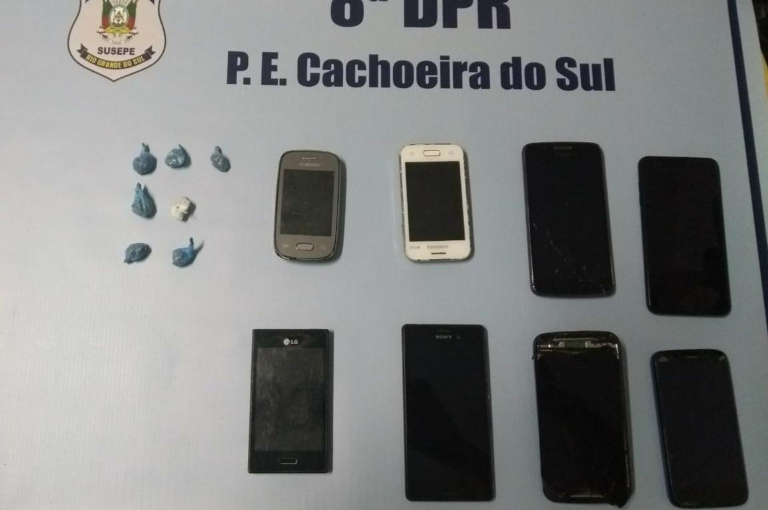 Agentes revistam celas no presídio de Cachoeira do Sul