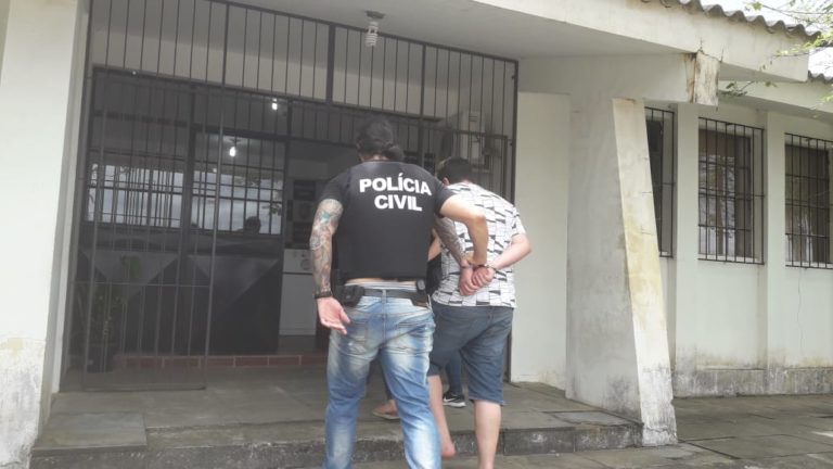 Polícia recupera veículo roubado e prende grupo suspeito