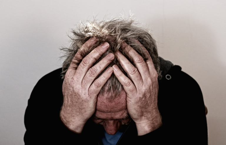 Dor de cabeça: entenda os tipos e seus sintomas