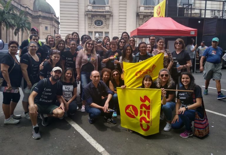 Educadores de São Sepé participam de mobilização em Porto Alegre