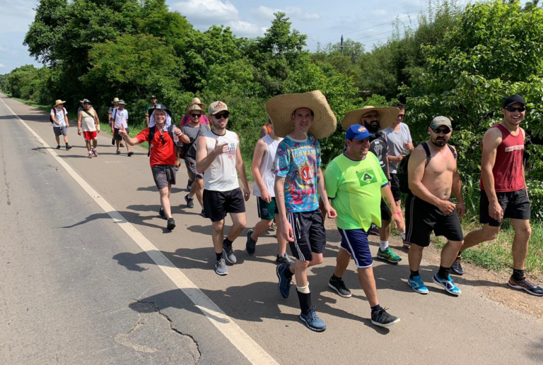 Fé e devoção: sepeenses caminham até a Romaria da Medianeira