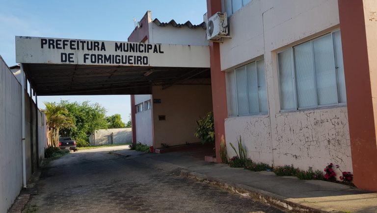 Prefeitura de Formigueiro abre processo seletivo para operador de máquinas