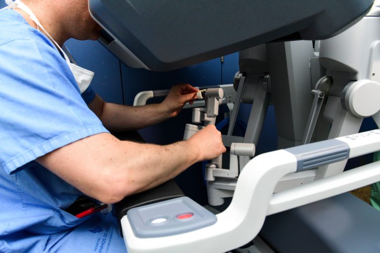 Hospital Moinhos de Vento abre inscrições para curso de formação em cirurgia robótica