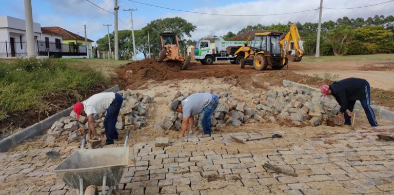 Formigueiro: obra de pavimentação da Avenida Gustavo Kath segue em execução