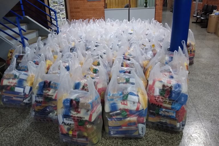 Escola CIEP distribuirá 138 kits alimentação aos alunos que recebem Bolsa Família