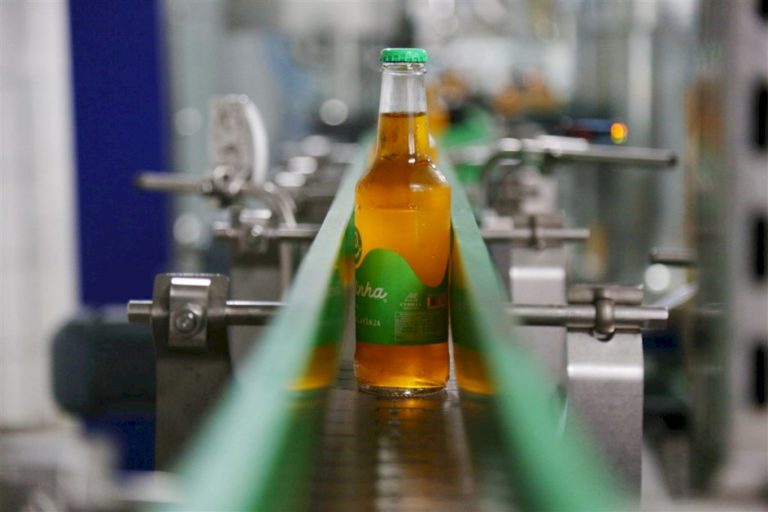 Em duas semanas, 80 mil garrafas de Cyrillinha são produzidas e comercializadas