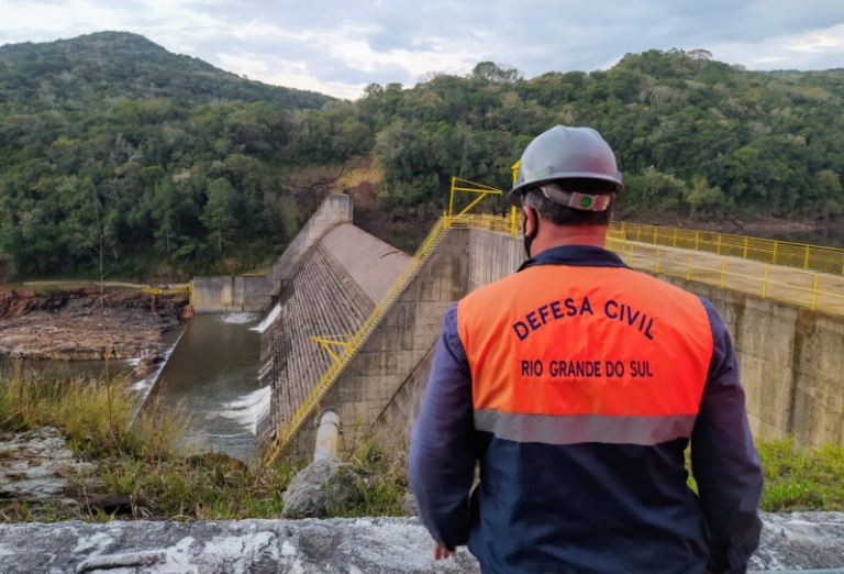 Defesa Civil alerta moradores longo do Rio das Antas sobre risco de fissura em barragem