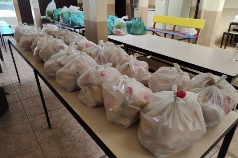 Estudantes carentes recebem kits alimentação em Formigueiro