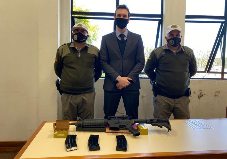 Poder Judiciário destina fuzil à Brigada Militar de Vila Nova do Sul