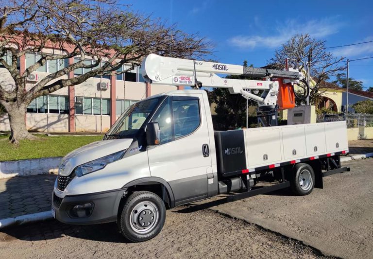 Prefeitura de Formigueiro adquire caminhão para reparos na iluminação pública
