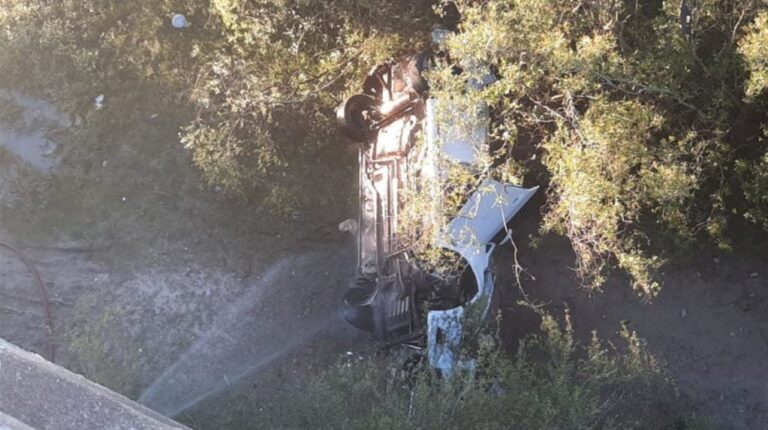 Duas pessoas morrem após carro cair de ponte durante engavetamento em Rosário do Sul