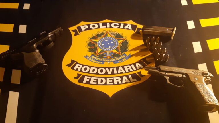 PRF prende homem com pistola argentina e uniformes policiais em Rosário do Sul