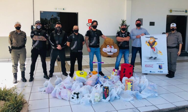 Membros de motoclube fazem ação social em cidades do RS