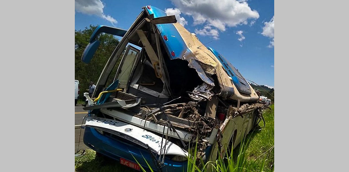 SP: seis vítimas do acidente entre ônibus e caminhão permanecem internadas