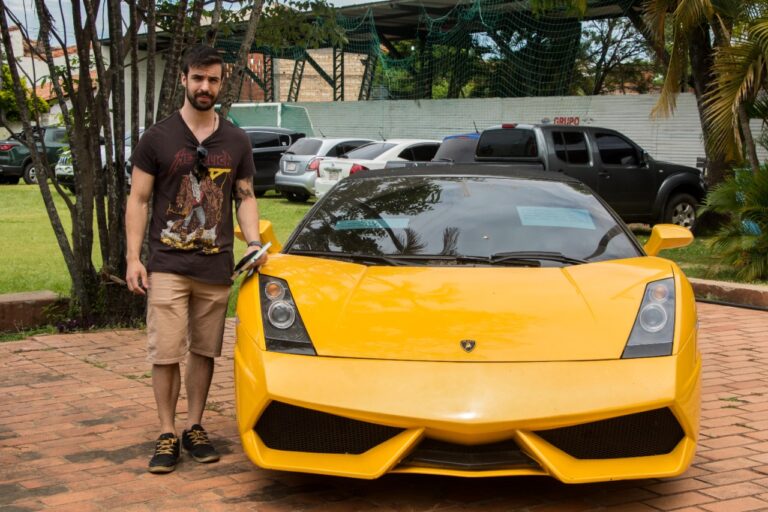 Jovem criado em São Sepé ganha mídia após adquirir Lamborghini em leilão no Paraguai