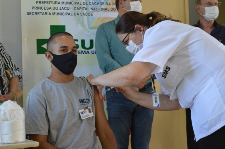 Primeiro cachoeirense está vacinado contra a Covid-19