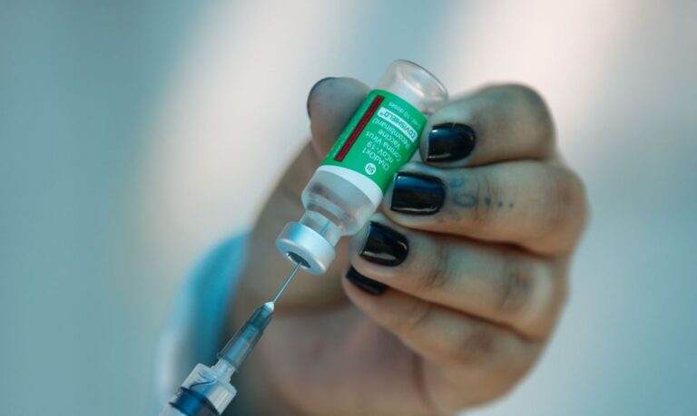 Começa distribuição de novas doses de vacinas no RS