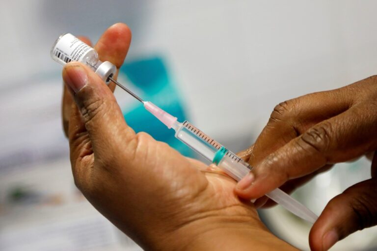 Distribuição de vacinas chega próximo de 43 milhões de doses