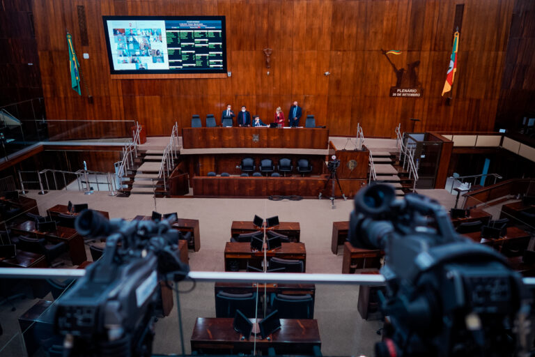 PEC que retira exigência de plebiscito para venda de estatais vai à votação hoje