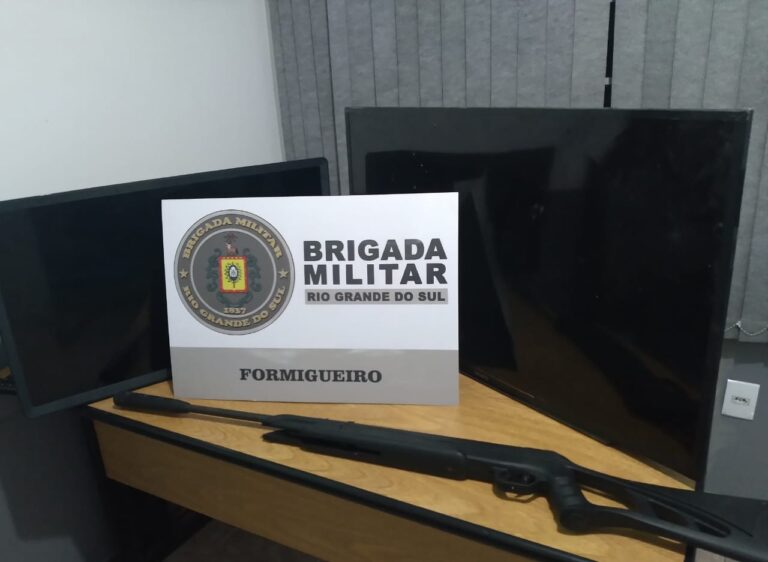 Brigada Militar flagra trio e recupera objetos furtados