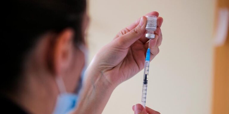 Pfizer propõe 3ª dose de vacina